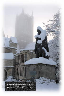 ExpoLight-Card-Lincoln-Cathedral-Tennyson-Memorial-Statue-Winter-2010-0005C_28SP-Photography29.jpg